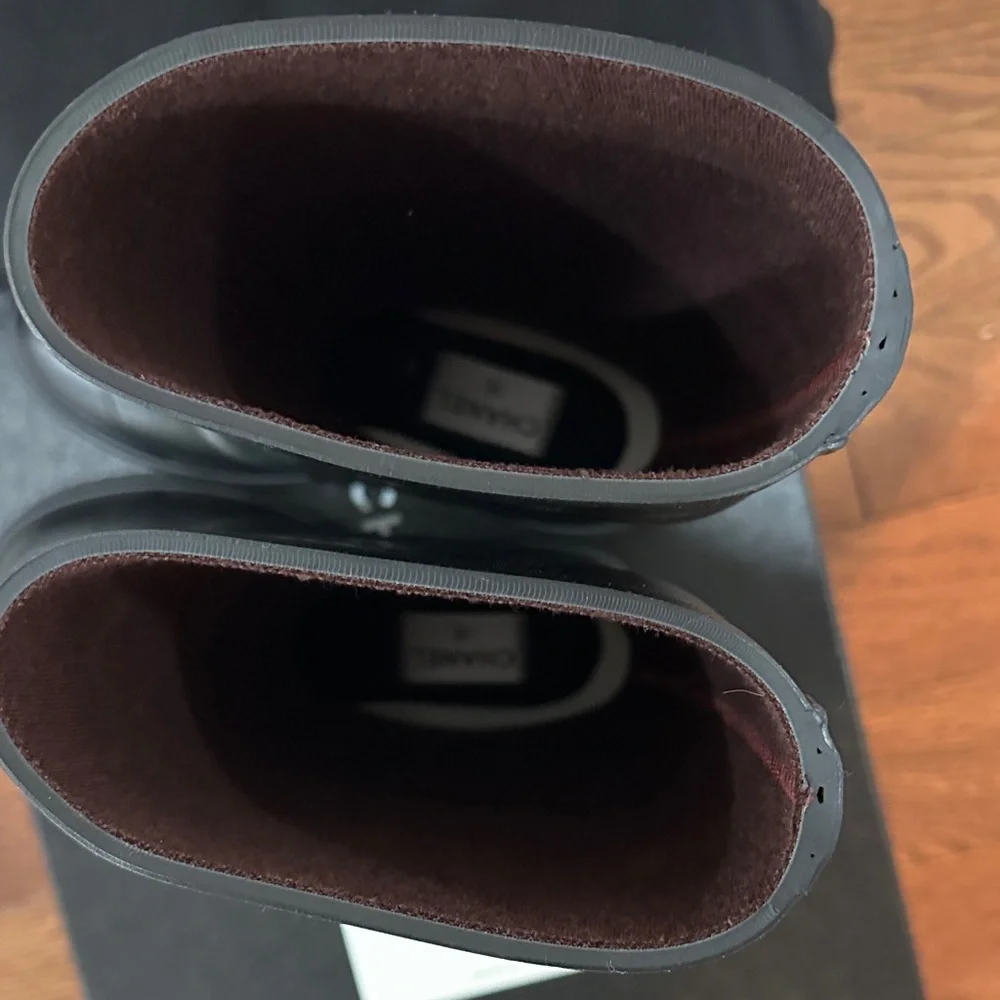 CHANEL Black Rain Boots with White CC Emblem Rare 36 BNIB Dustbags - Picture 5 of 11